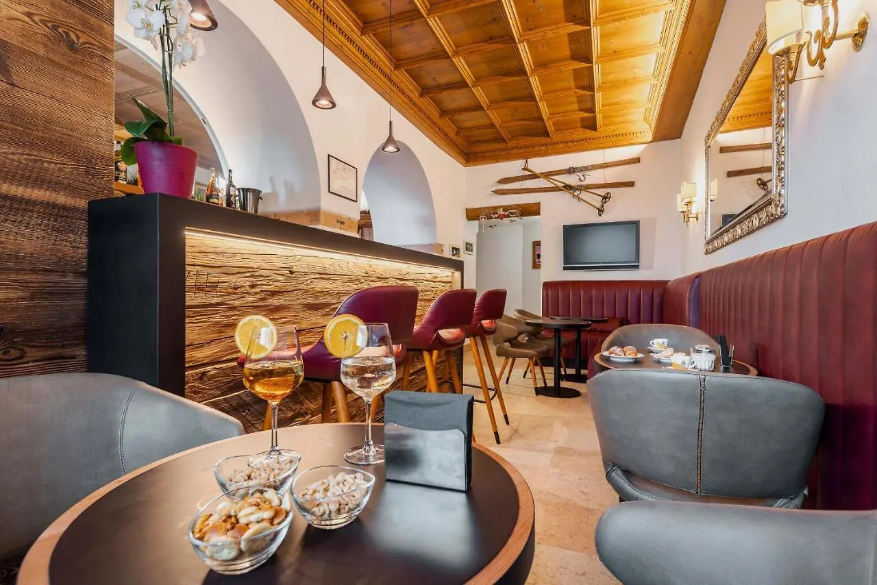 Royal Hotel Cortina Cortina dʼAmpezzo 3*,  Italia